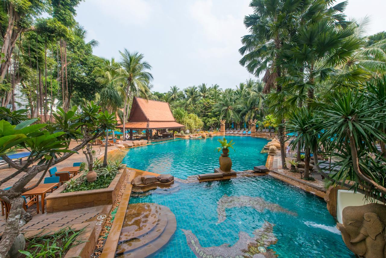 Avani Pattaya Resort - Tap to explore photos