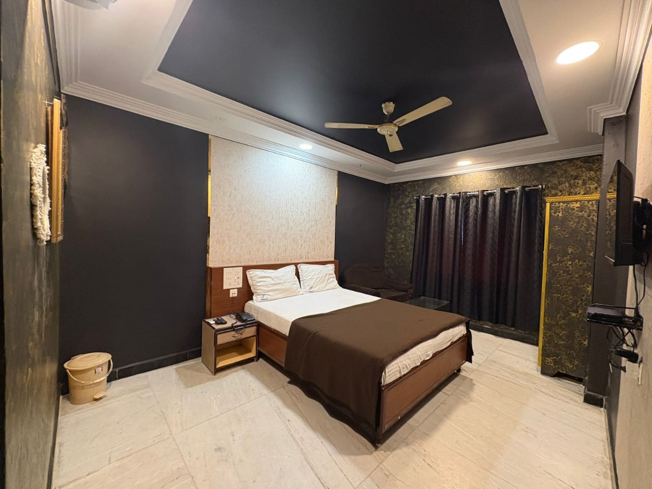 Perumal Inn - Tap to explore photos