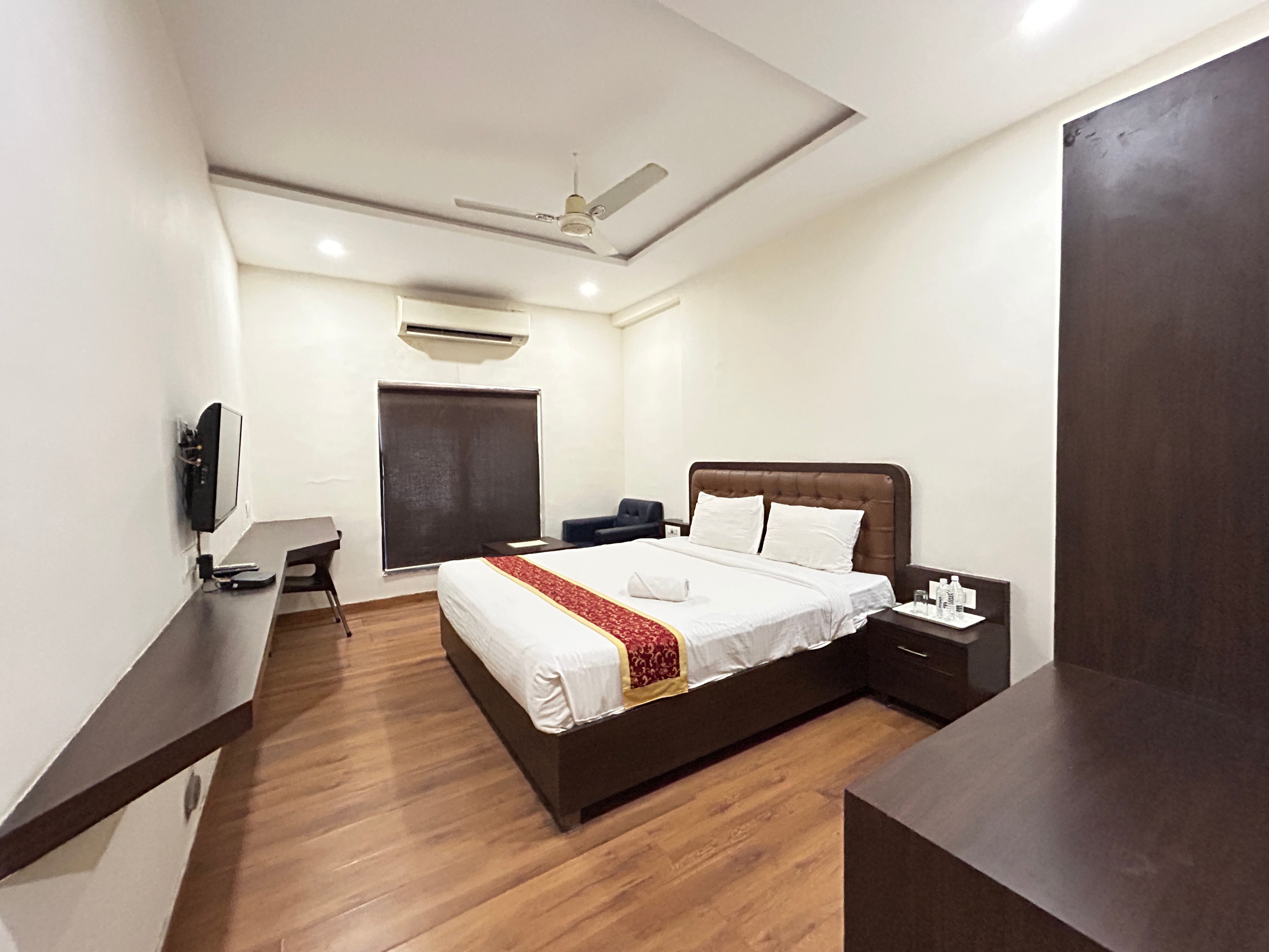 Hotel Himalaya Park - Tap to explore photos