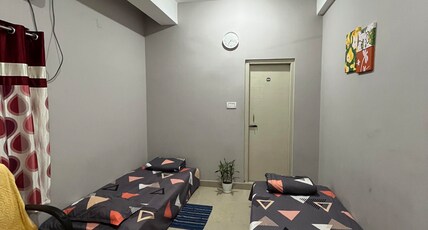 vaishnav cottage home stay Room Type - Deluxe Premium Suite