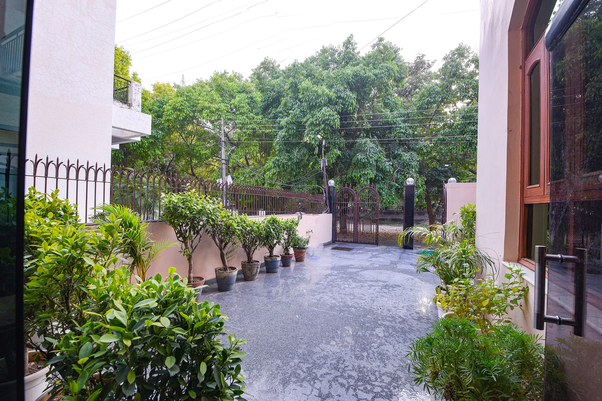 FabHotel The Arjun Sushant lok - Iffco Chowk Sector 29 - Tap to explore photos