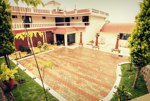 SUMMER HOUSE RESORT