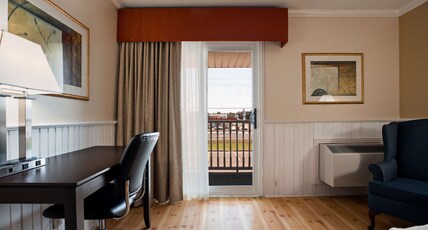 Best Western Smiths Falls Hotel Room Type - 1 Queen Bed, Non-Smoking, Wireless High-Speed Internet, Handicap Room, Continental Breakfast Best Western Smiths Falls Hotel Room Type - 1 Queen Bed, Non-Smoking, Wireless High-Speed Internet, Handicap Room, Continental Breakfast