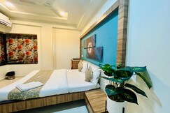 Maple Tree-Premium Guest house