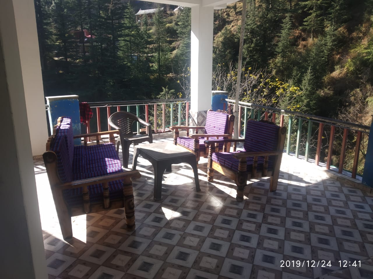 Shining Star Homestay | Rooms & Kitchen - Tap to explore photos