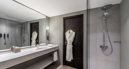 DoubleTree by Hilton Hotel Aqaba Room Type - TWIN JUNIOR SUITE SEA VIEW