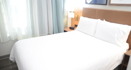 Staybridge Suites TUCSON AIRPORT, an IHG hotel Room Type - 1 Queen Bed Studio Suite
