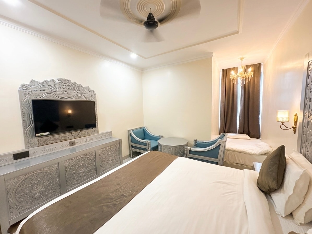 Hotel Shringar Mahal near Chaar Dham Vrindavan - Tap to explore photos