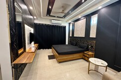 Executive sky suite with panoramic sunset view