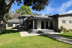Woodside by LuxUnlock Private Villas