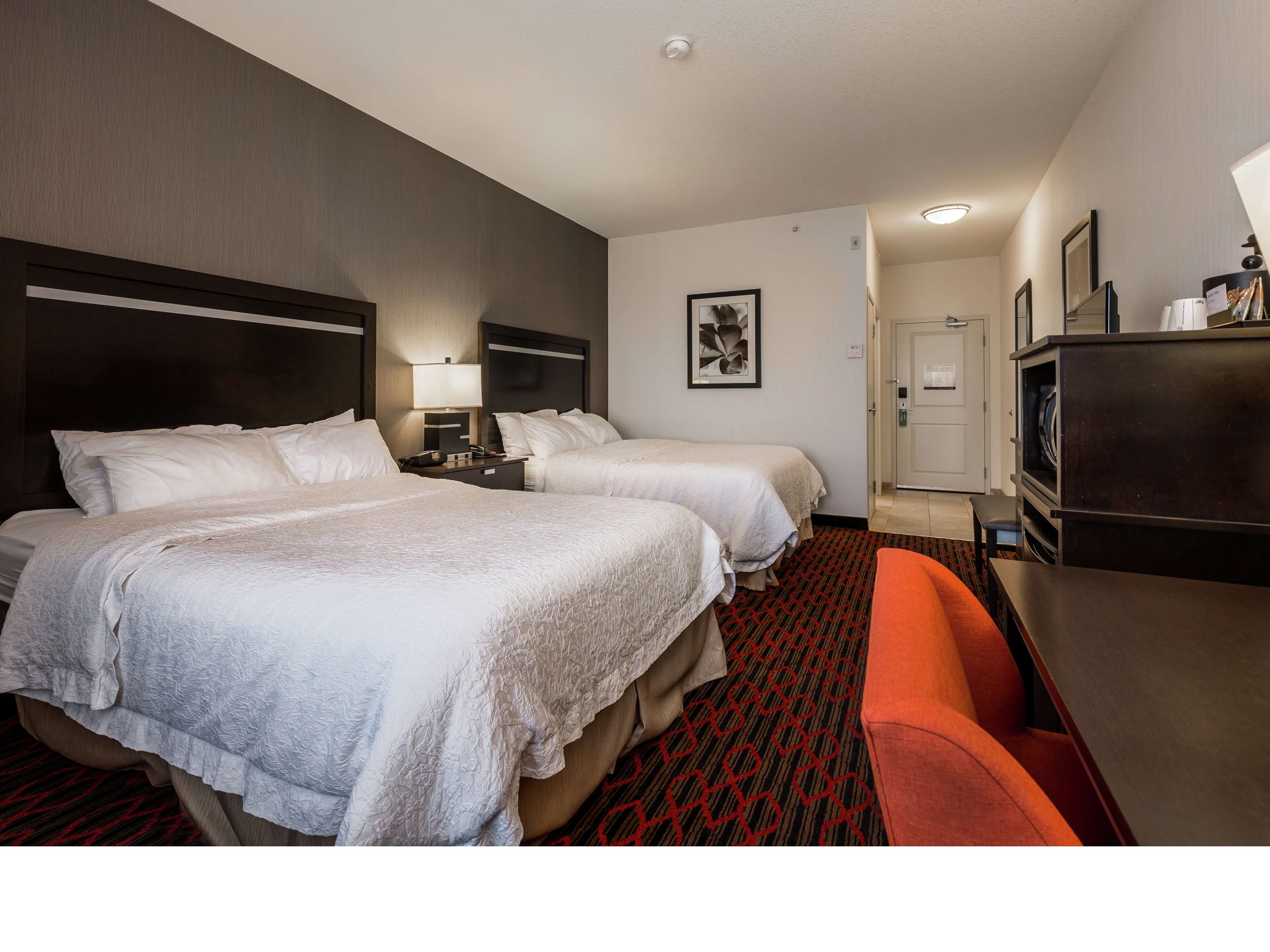 Hampton Inn & Suites by Hilton Lethbridge - Tap to explore photos
