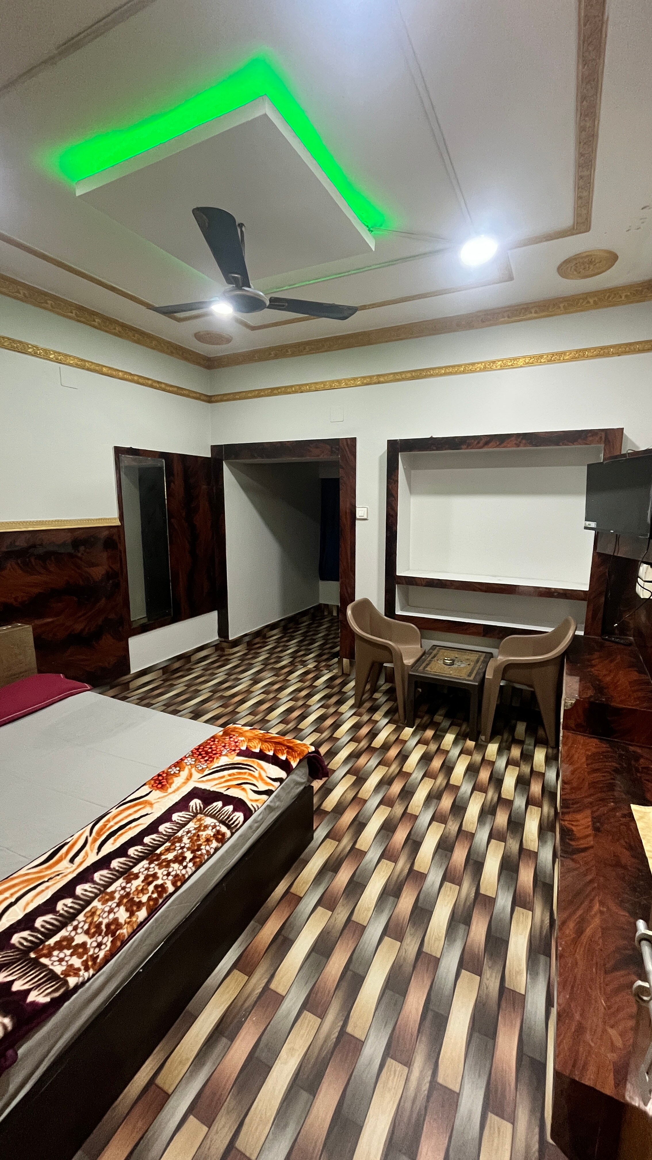 Hotel Tanuja Inn - Tap to explore photos