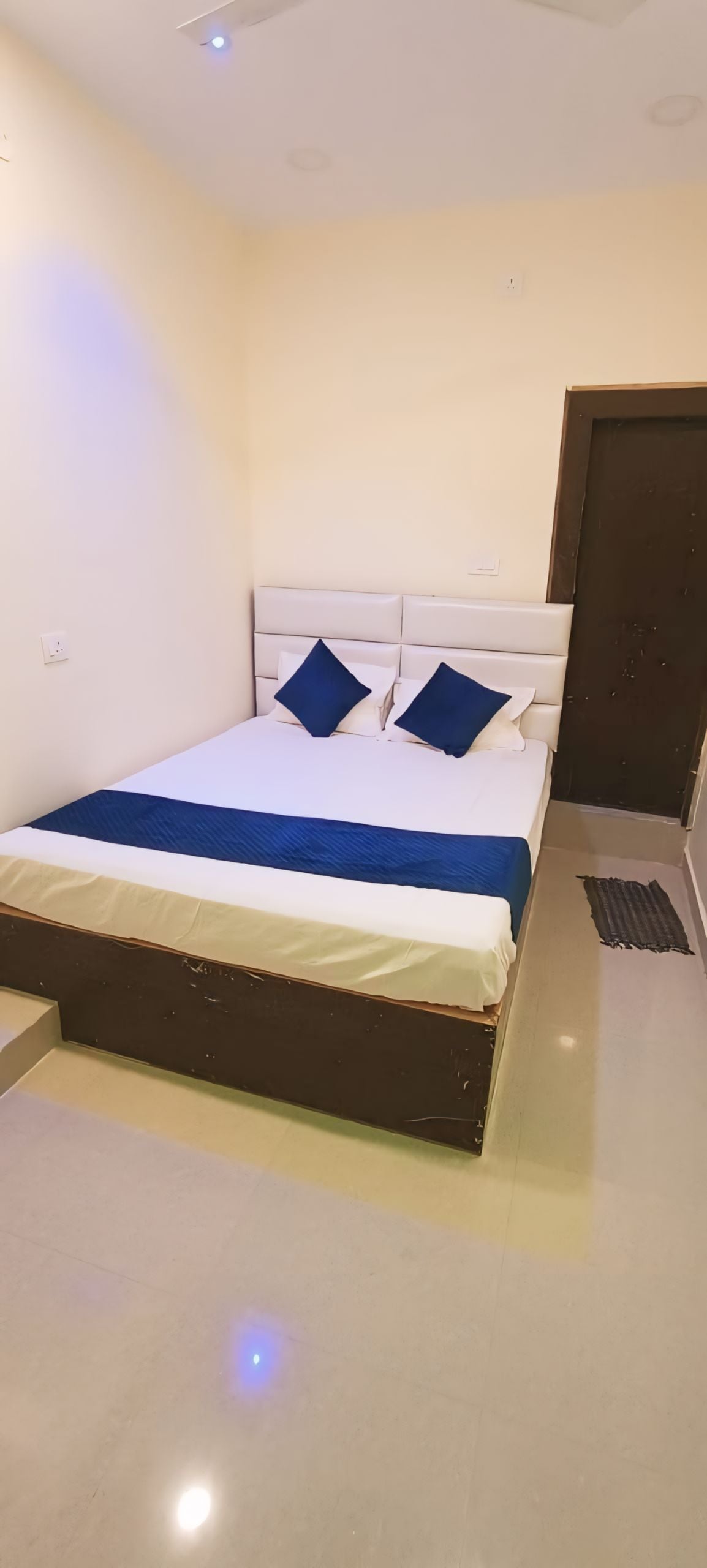 HOTEL HEERA INTERNATIONAL - Tap to explore photos