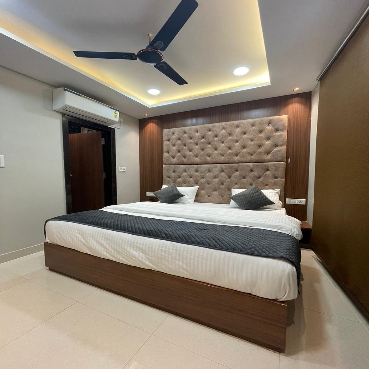 Hotel VISHWANATH INN - Tap to explore photos