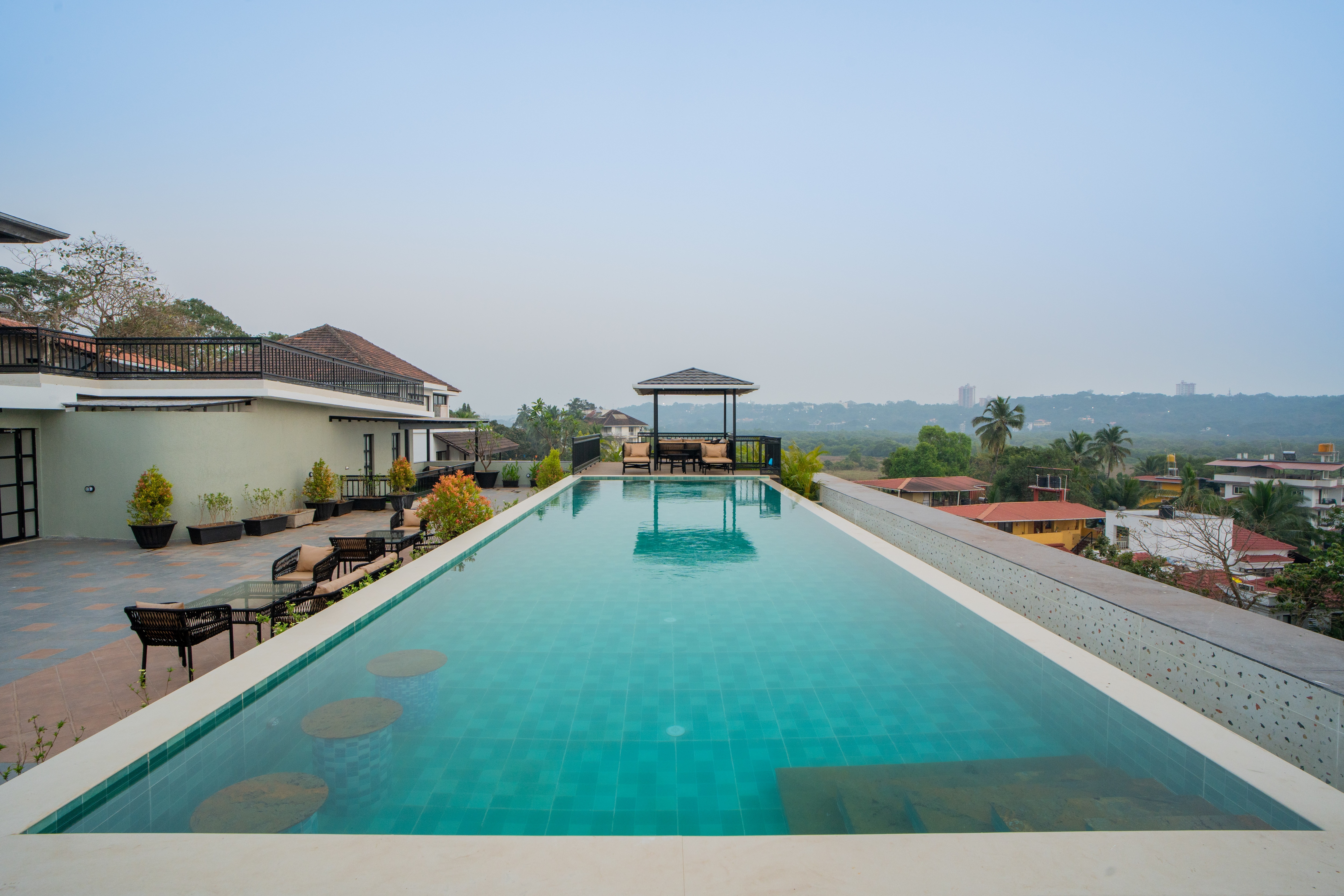 ELIVAAS Kaeshav - Tap to explore photos