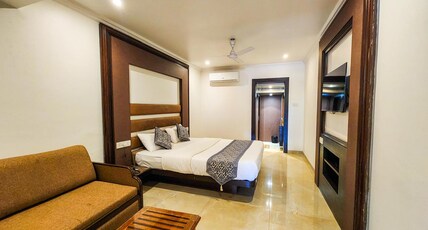 Hotel Lake View Room Type - Premium ( Triple) with Private Sitout