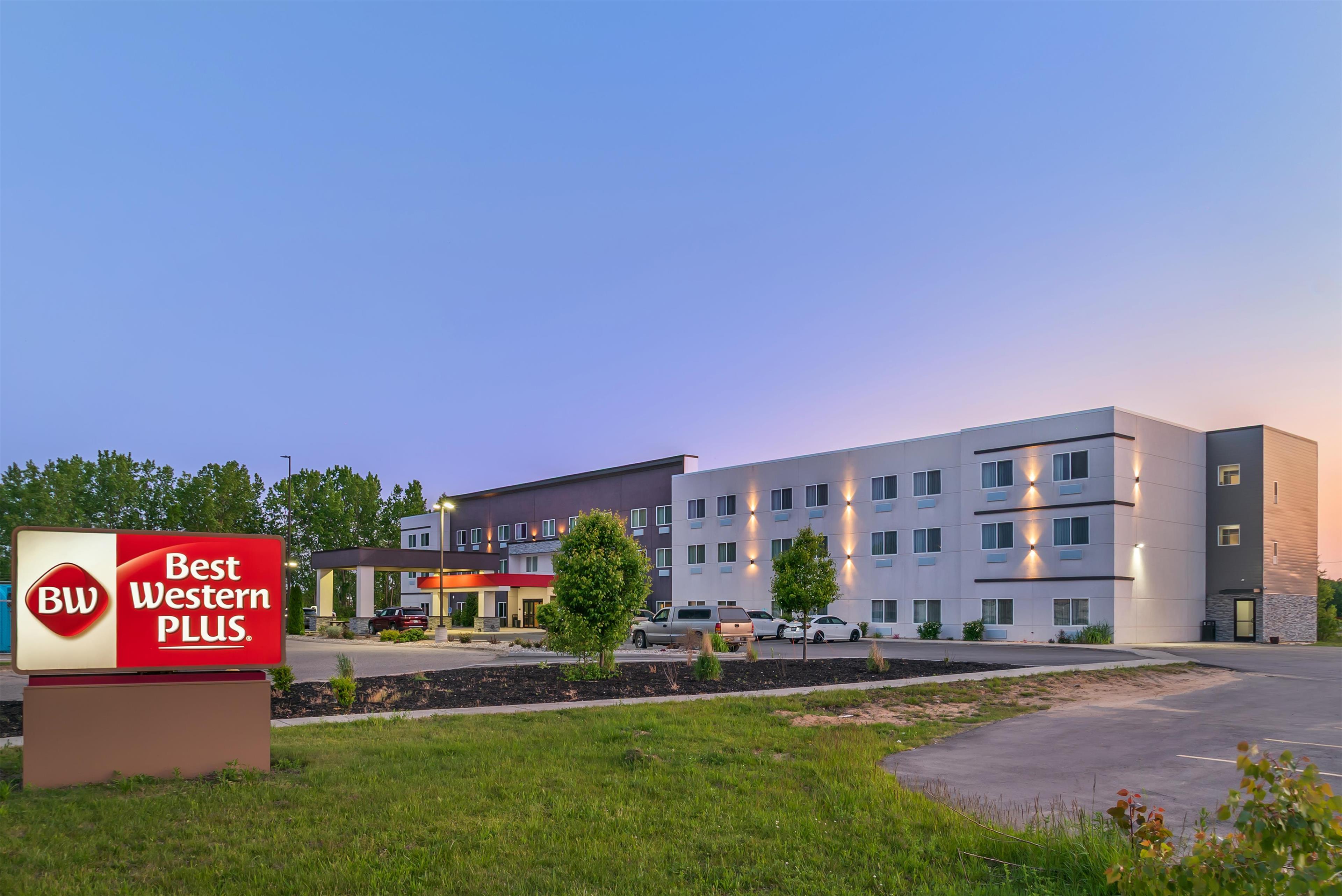 Best Western Plus Wayland Hotel - Tap to explore photos