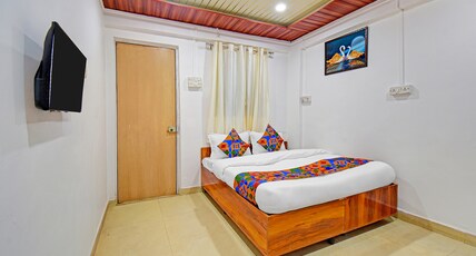 FabHotel Om Sai Room Type - Deluxe room