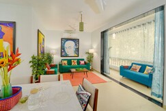 Stylish 2BHK w/ Glass Balcony | 5 Mins to Beach