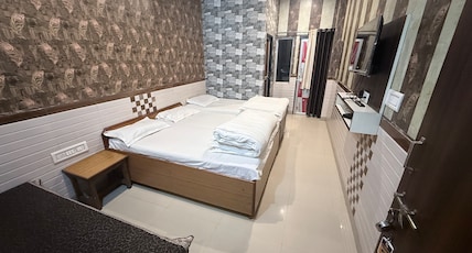Hotel Aapno Shyam and Restaurant Room Type - Triple Bed Family Room