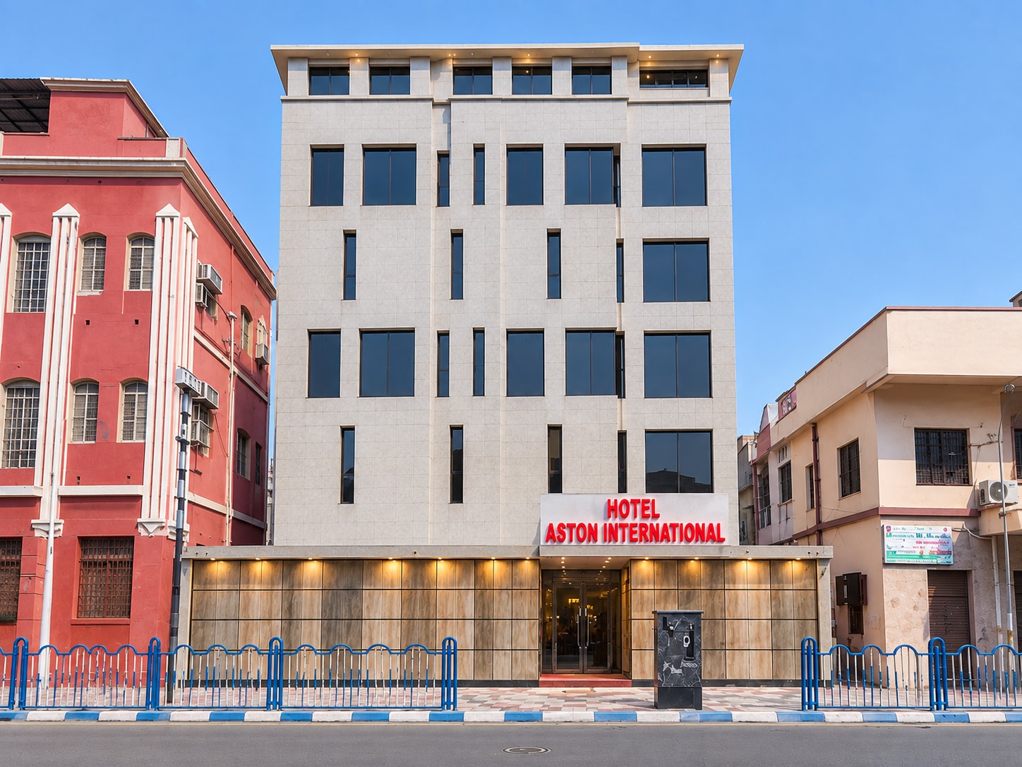 Hotel Aston International - Tap to explore photos