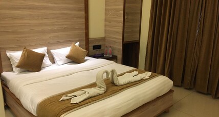 Hotel New Golden Veena Room Type - Deluxe Double Bed Room