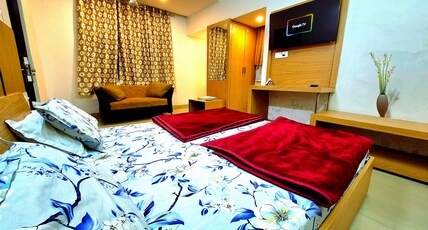 Hotel Crown Plaza  Room Type - Deluxe Room with Study and Couch