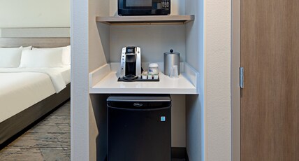 Holiday Inn Express & Suites PALM DESERT - MILLENNIUM Room Type - 1 King Suite