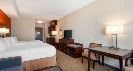 Best Western Plus Chateau Fort St. John Room Type - 1 King Bed, Non-Smoking, Kitchenette, Microwave And Refrigerator, Pillowtop Bed, Sofabed, Full Break