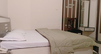 Hotel Aashirwad Room Type - Deluxe Room