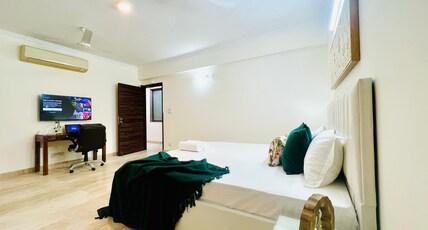 Bluo Stays - New Friends Colony Room Type - Modern Studio - New Friends Colony - Balcony, Parking
