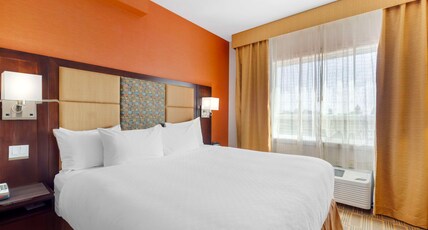 Best Western Plus Chateau Fort St. John Room Type - 1 King Bed, Non-Smoking, Executive Room, Kitchenette, High Speed Internet Access, Full Breakfast