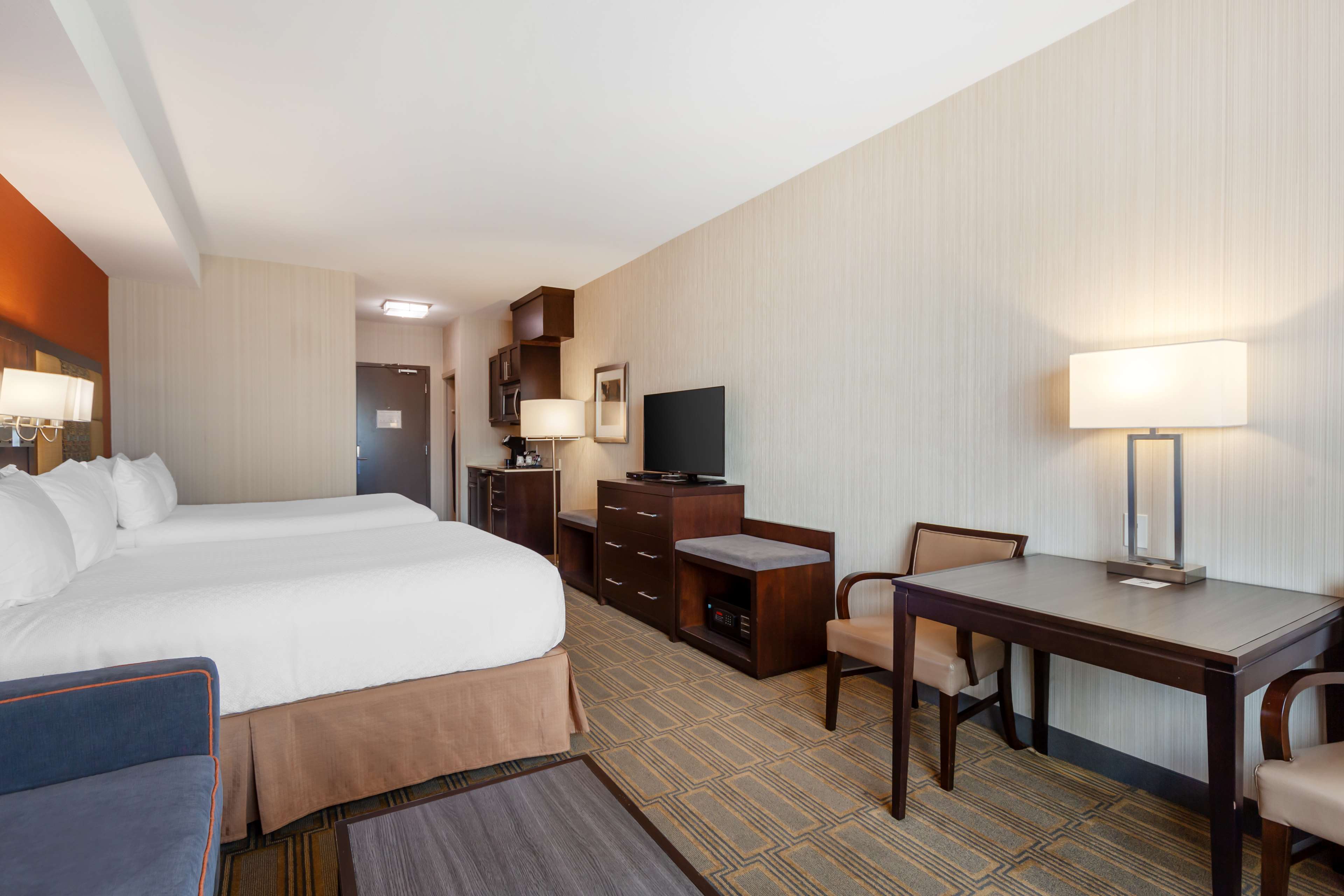 Best Western Plus Chateau Fort St. John - Tap to explore photos