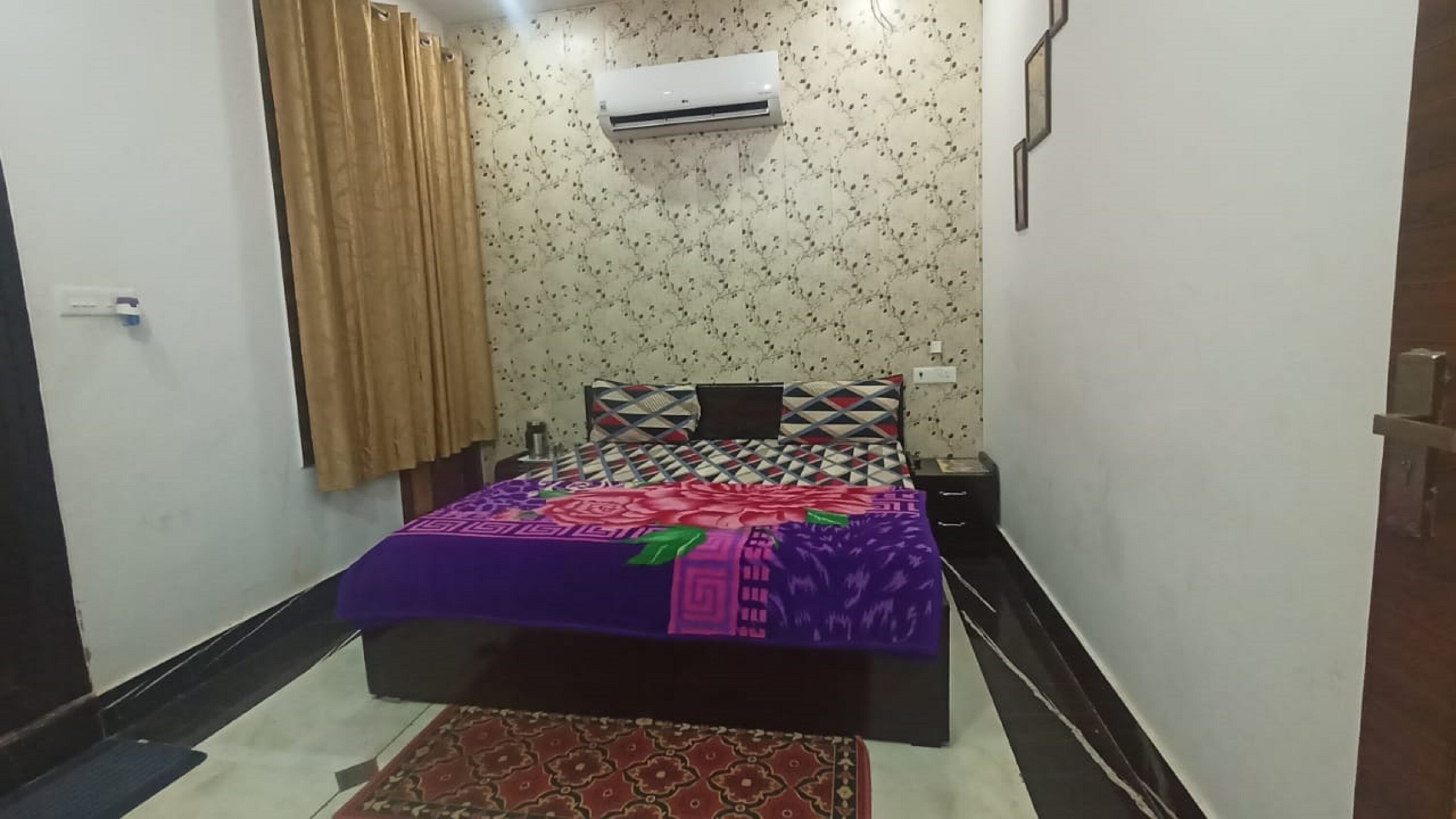 Shri Krishna Hotel - Tap to explore photos