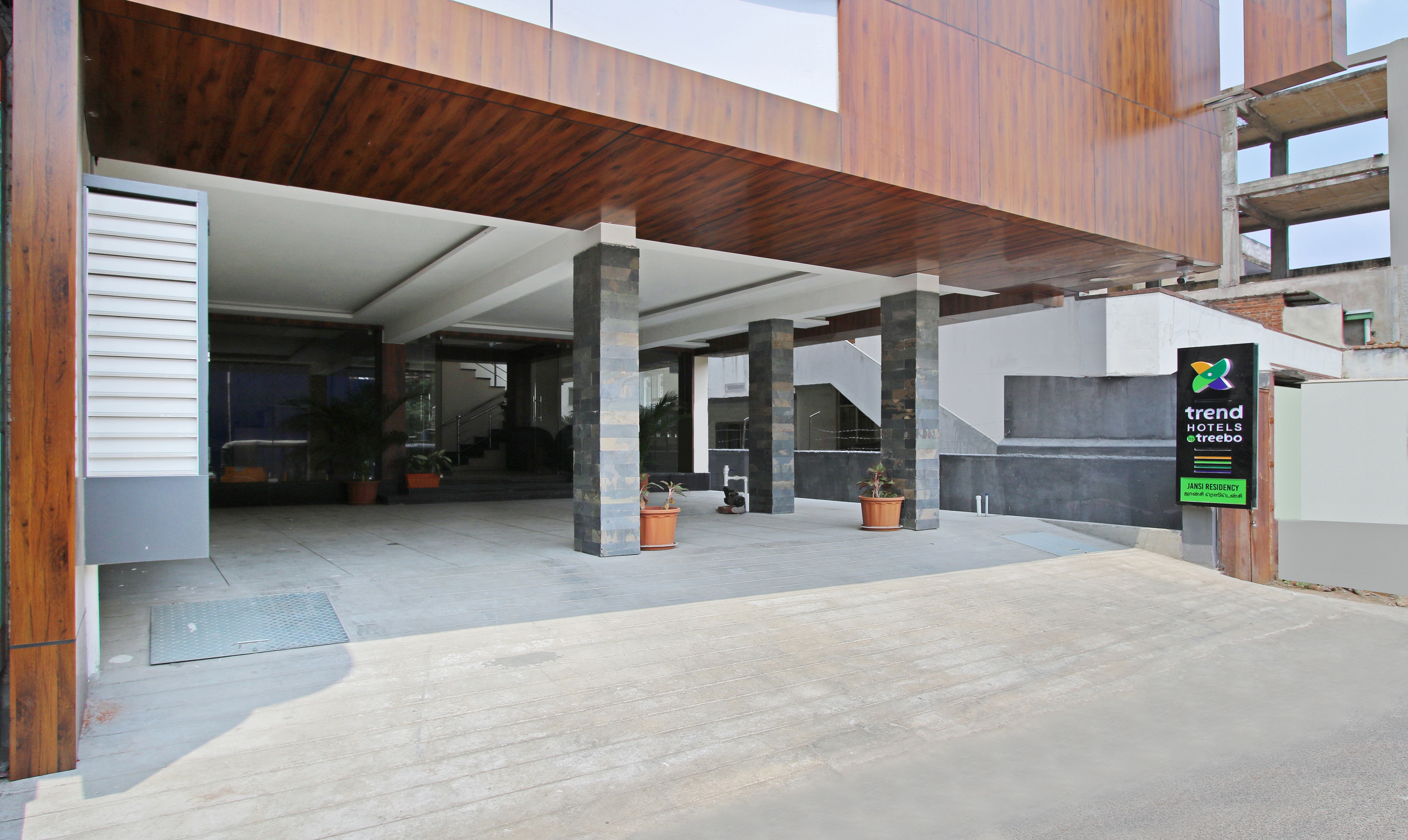 Itsy Hotels Jansi Residency - Tap to explore photos
