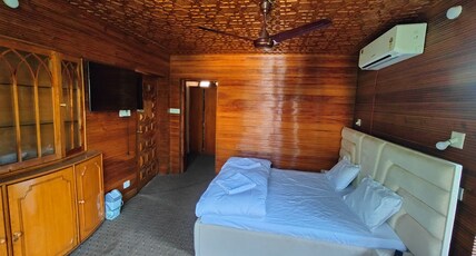 Snowy Bliss Srinagar Room Type - Bedroom 2