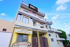 SPOT ON Abhay Hotel And Restaurant