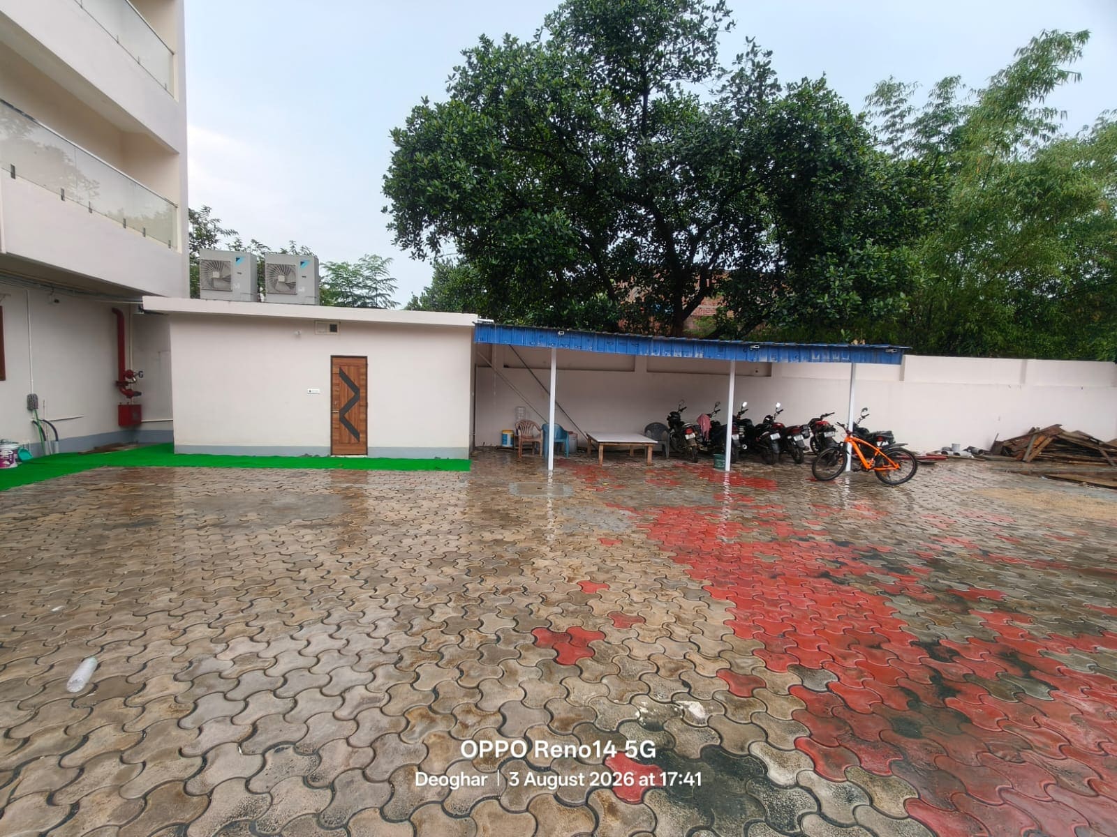 HOTEL VASUNDHARA INN - Tap to explore photos