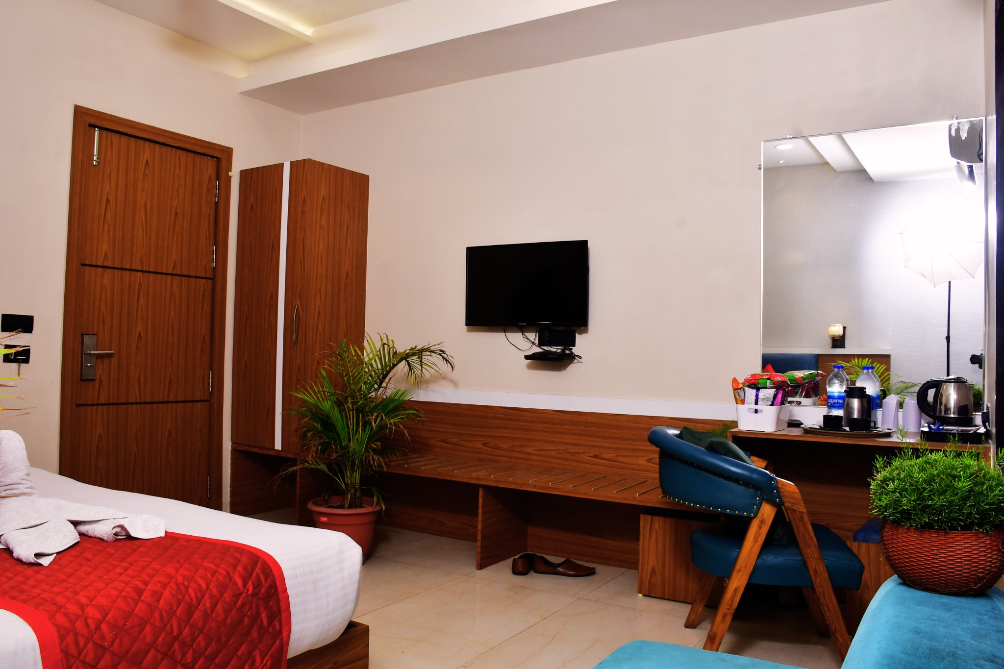 Hotel 7B - Tap to explore photos