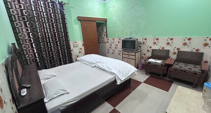 Hotel Gautam Room Type - Deluxe Room (non ac)