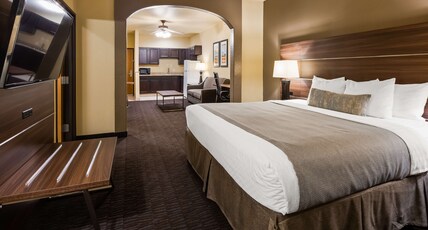 Best Western Plus Hill Country Suites Room Type - Suite-1 King Bed, Mobility Accessible, Communication Assistance, Bathtub, Sofabed, Kitchen, Non-Smok Best Western Plus Hill Country Suites Room Type - Suite-1 King Bed, Mobility Accessible, Communication Assistance, Bathtub, Sofabed, Kitchen, Non-Smok