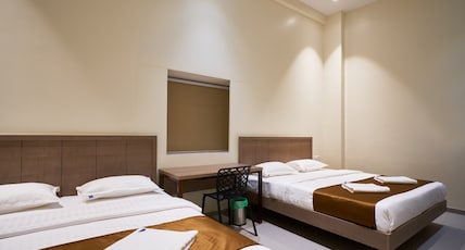 Hotel Elite Inn Room Type - Family AC 4 PAX ( 2 KING Bed ) Hotel Elite Inn Room Type - Family AC 4 PAX ( 2 KING Bed )