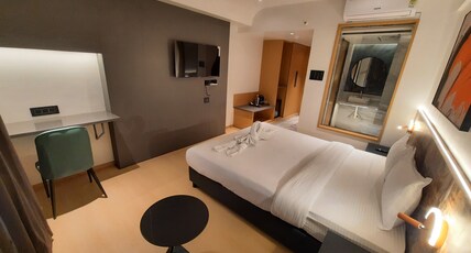 Magnus Lxia Premier, Kalyani Nagar Room Type - Premium King Bed Room