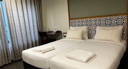 Aryaas Regent Room Type - Executive AC
