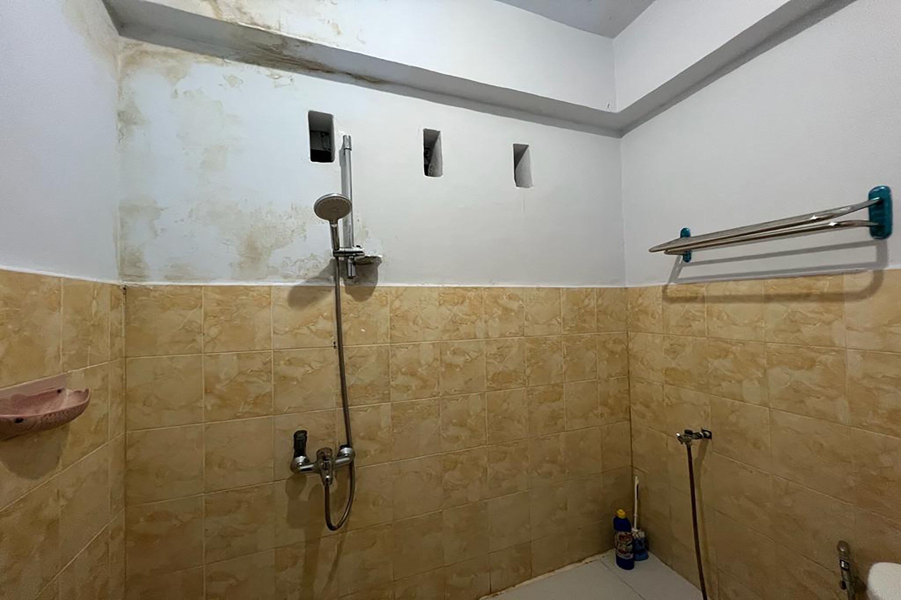 Hotel O Surya HotelNearTaman Anggrek Pkk Watansoppeng - Tap to explore photos