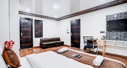 Kings Court Hotel Near Pitampura & NSP Room Type - Deluxe Suite Room with 2 Hours Free Early Check In Kings Court Hotel Near Pitampura & NSP Room Type - Deluxe Suite Room with 2 Hours Free Early Check In
