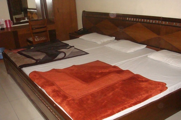 Arya Tourist Lodge - Tap to explore photos