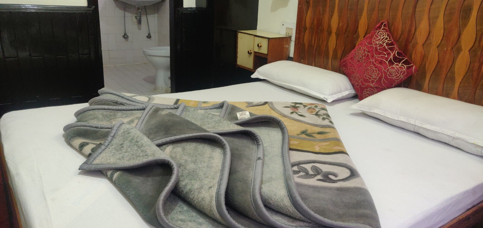 Hotel Park View - Tap to explore photos