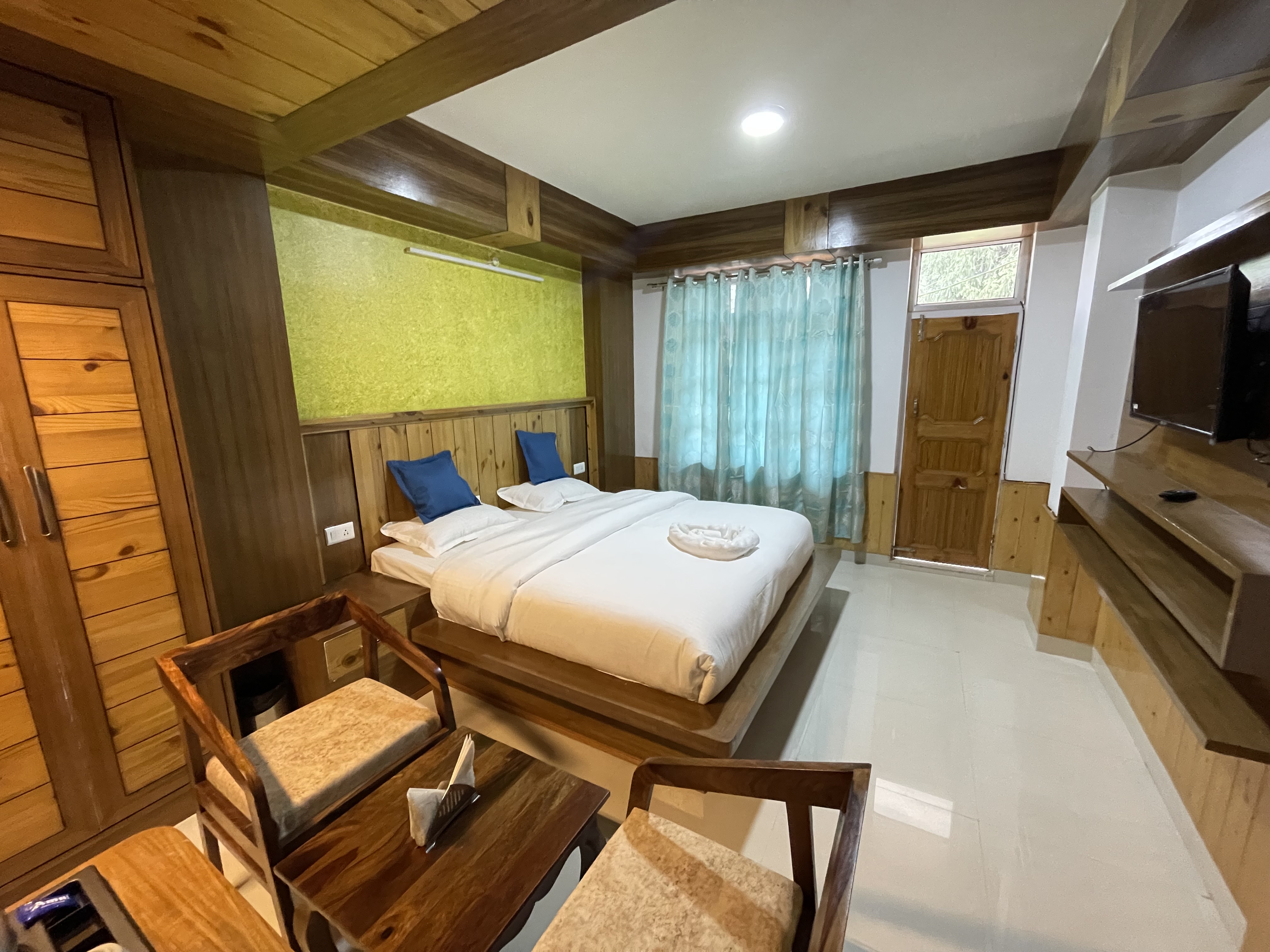 Hotel Narkanda Hills - Tap to explore photos
