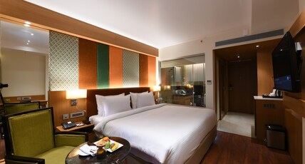 The Fern Kolhapur, Series by Marriott Room Type - Fern Classic, Suite, 1 King, City view, Tub